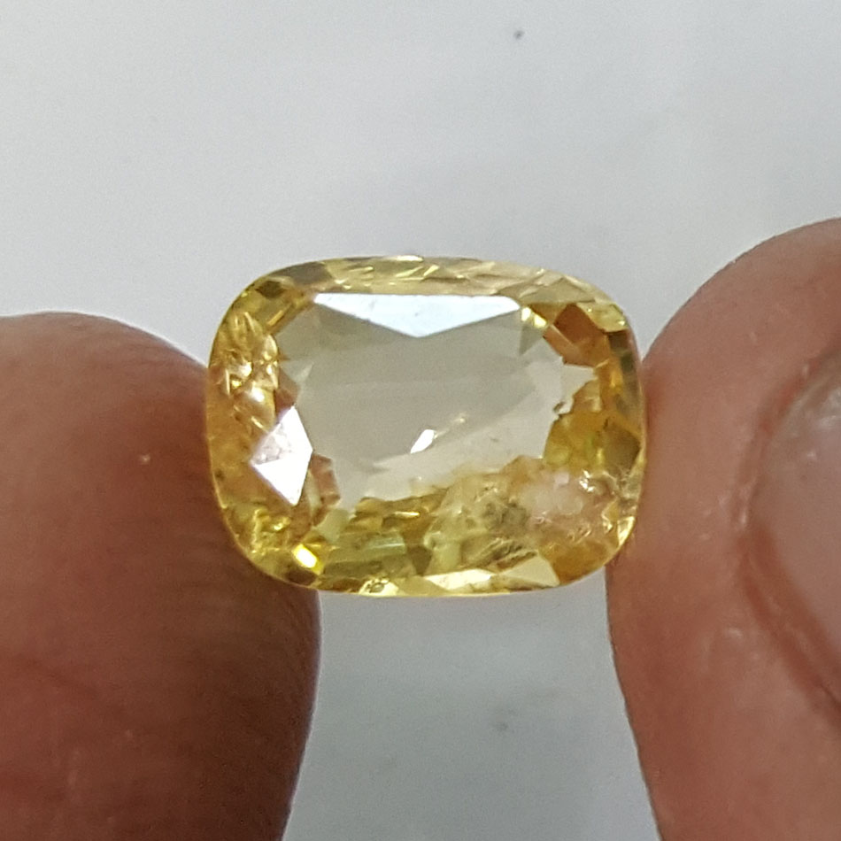 3.47 Ratti Natural Yellow Sapphire with Govt Lab Certificate-(34410)