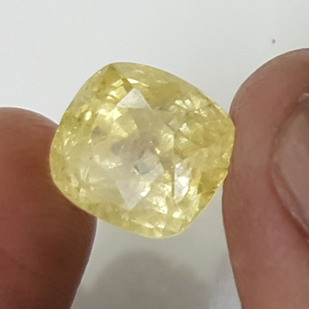 9.20 Ratti Natural Yellow Sapphire with Govt Lab Certificate-(16650)