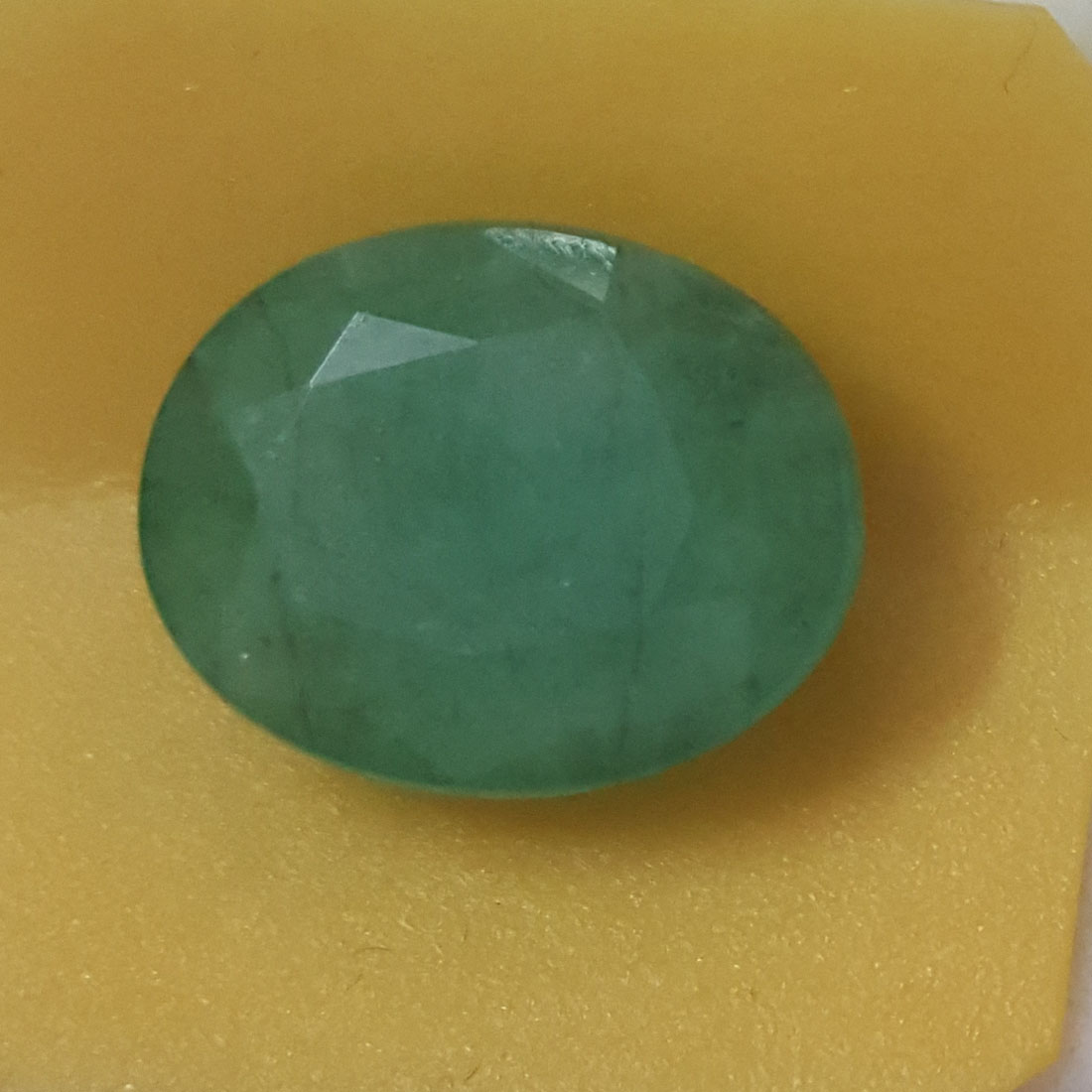  9.16 Ratti Natural Emerald Stone With Govt. Lab Certified (1221)