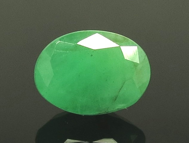 4.35 Ratti Natural Emerald Stone With Govt. Lab Certified 