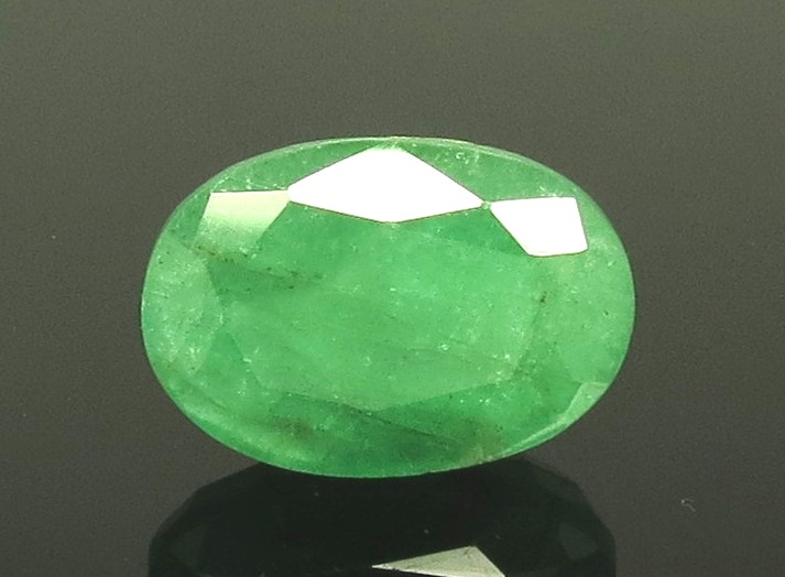 9.26 Ratti Natural Emerald Stone With Govt. Lab Certified (1221)
