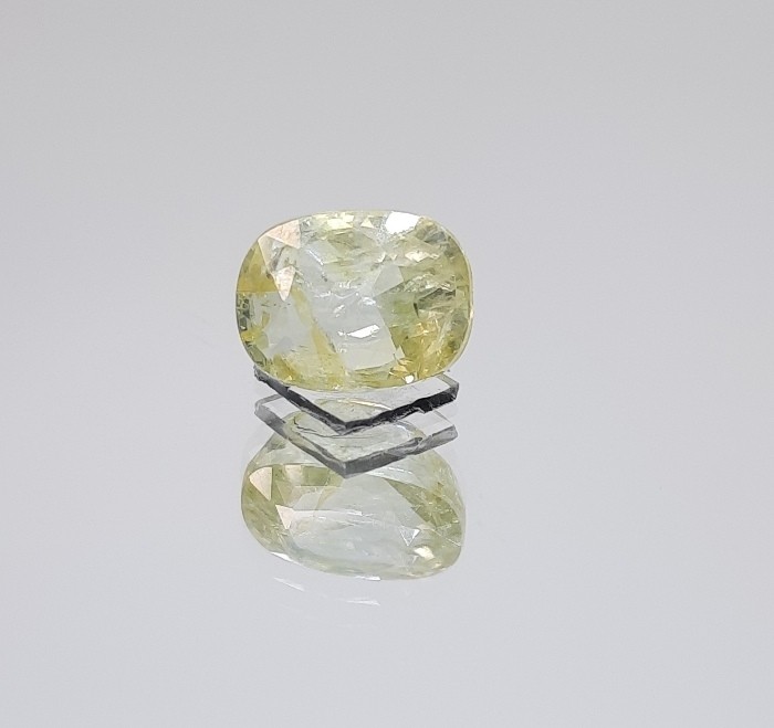3.18 Ratti Natural yellow sapphire with Govt Lab Certificate-(16650)