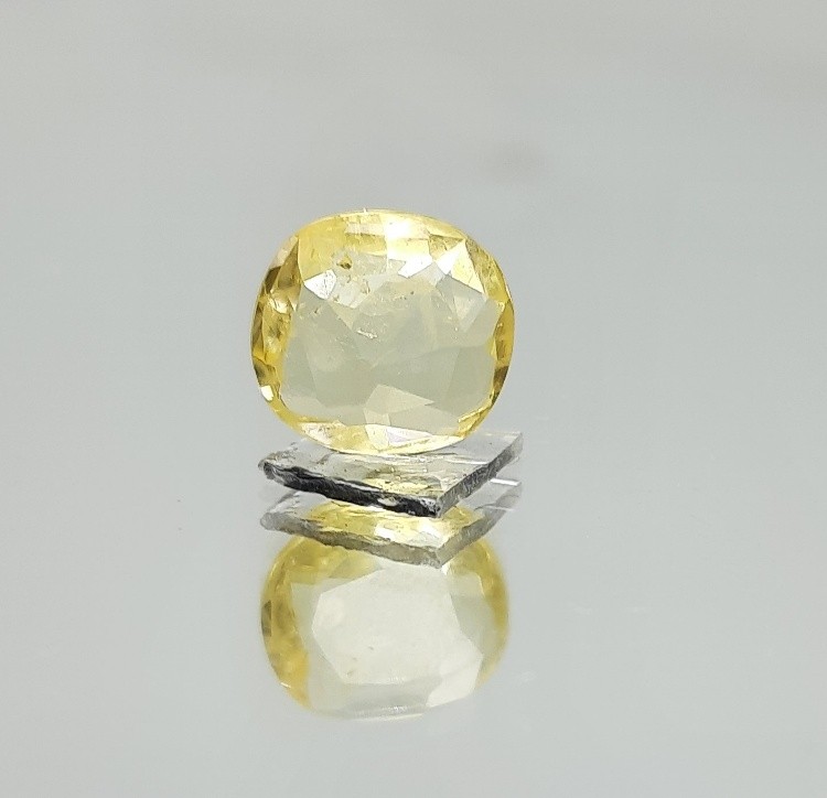 3.48 Ratti Natural yellow sapphire with Govt Lab Certificate-(45501)