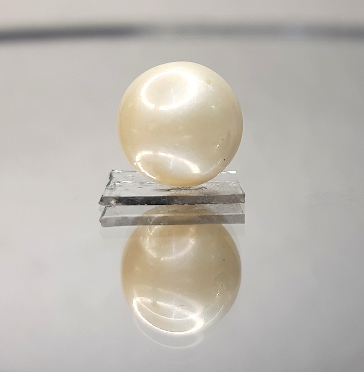 11.82 Carat Natural South Sea Pearl With Lab Certificate-700