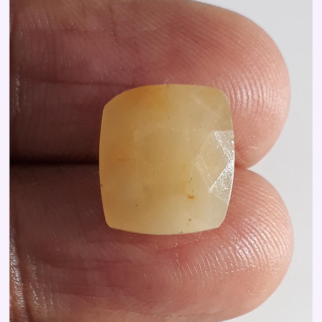 8.84 Ratti  yellow sapphire with Govt Lab Certificate