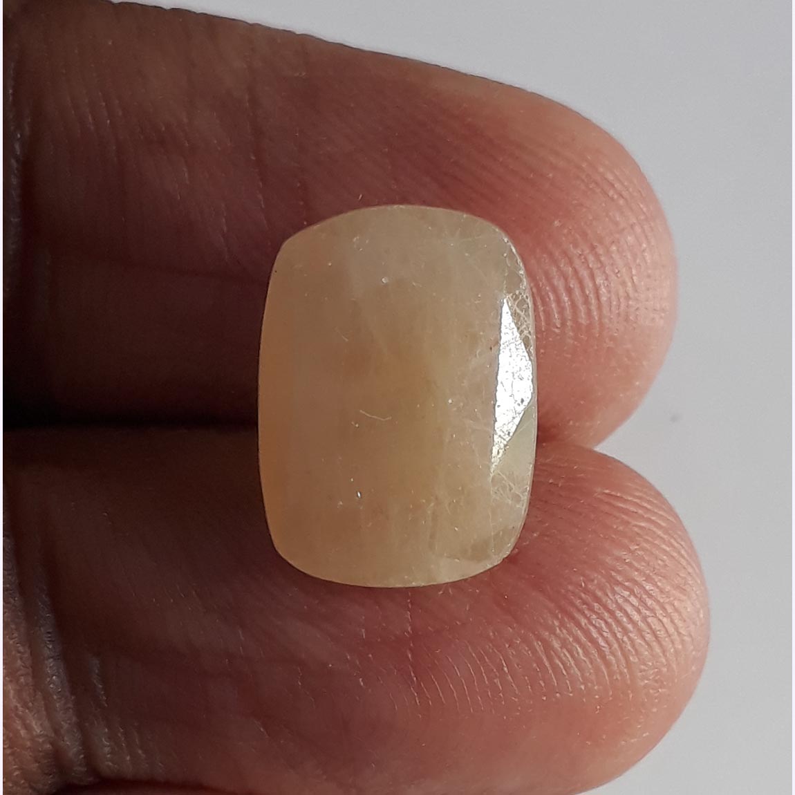 7.89 Ratti  yellow sapphire with Govt Lab Certificate