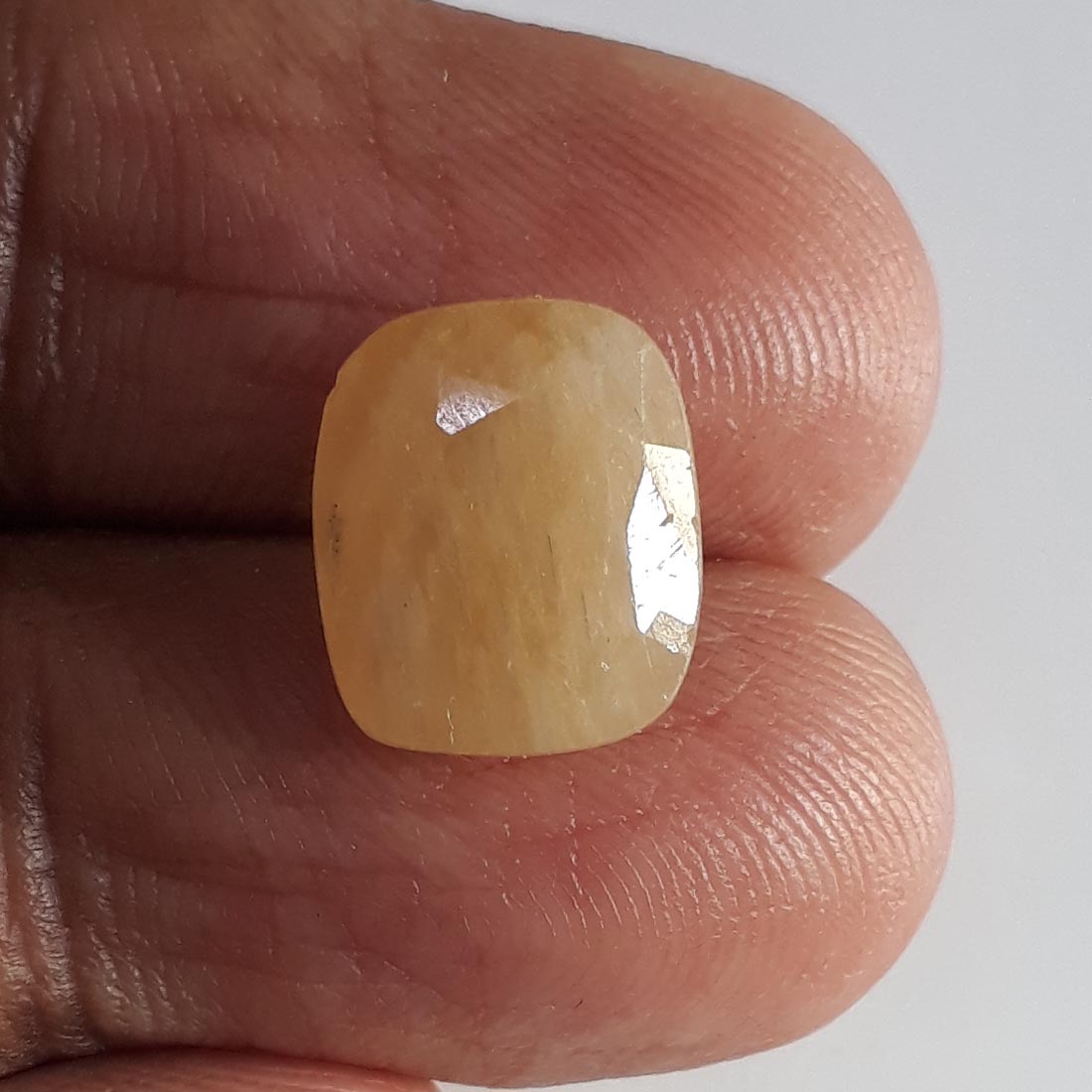 6.87 Ratti  yellow sapphire with Govt Lab Certificate