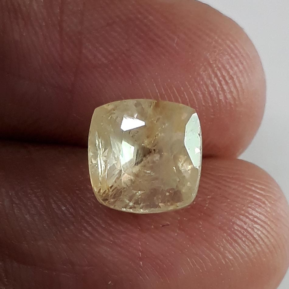 4.83 Ratti  yellow sapphire with Govt Lab Certificate